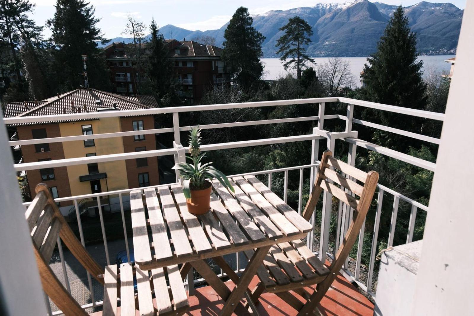 Studio With Lake And Montains Views Free Parking ルイーノ エクステリア 写真